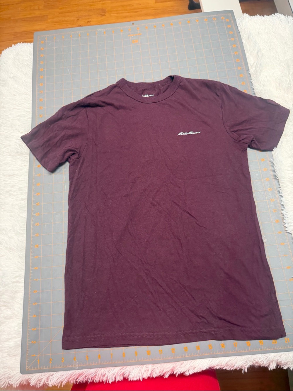 Men's Crewneck T-Shirt spot behind left arm Eddie bower small